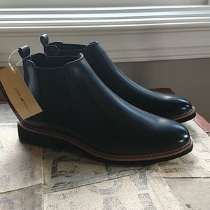 *never worn* Deer Stags black leather boots